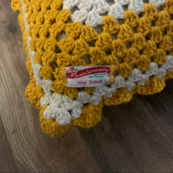 Vintage granny square crocheted pillow - Picture 2 of 5